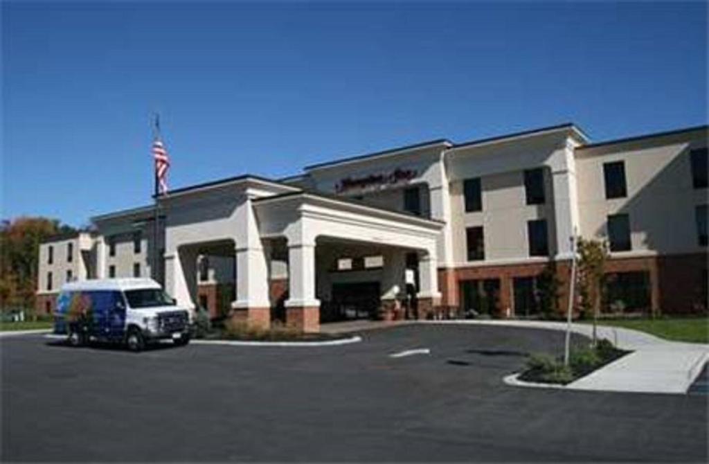 Hampton Inn Harriman Woodbury - image 7