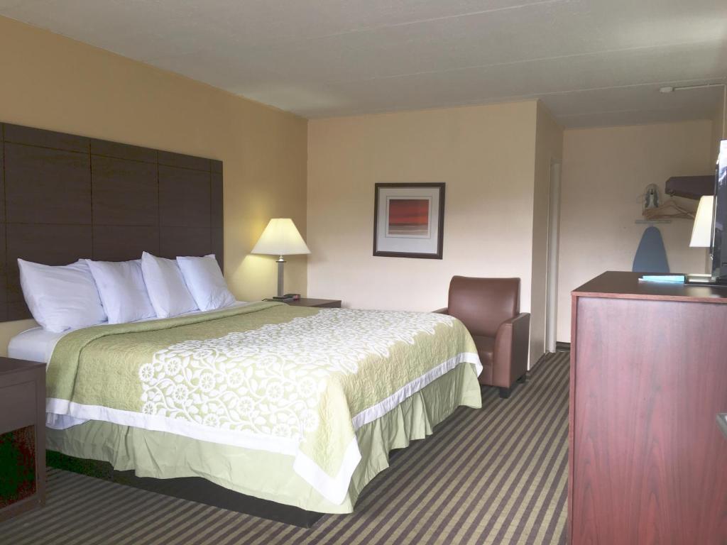 Americas Best Value Inn at Central Valley - main image