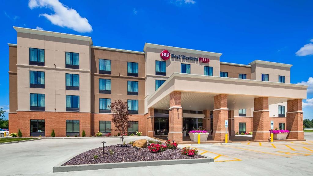 Best Western Plus Centralia Hotel & Suites - main image