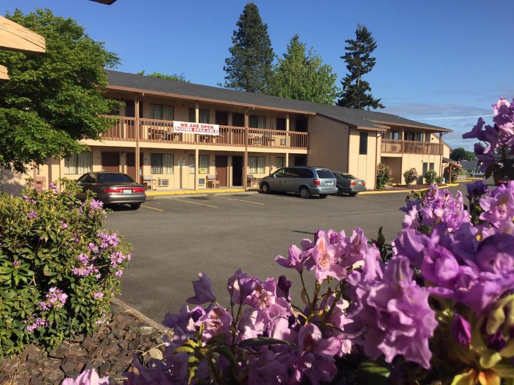 Centralia Inn - main image