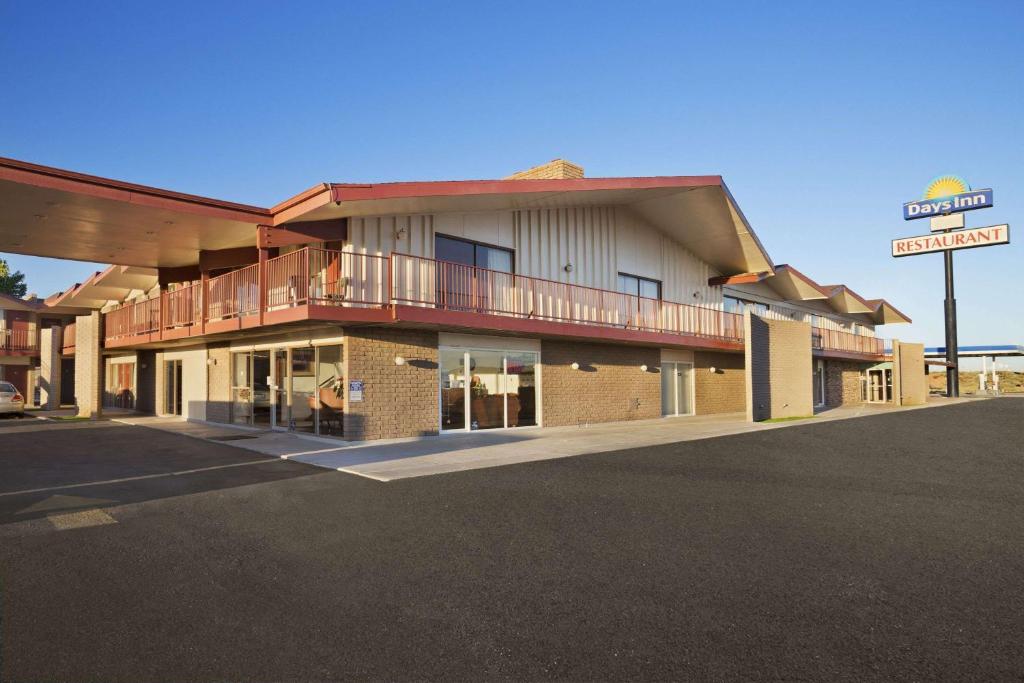 Days Inn by Wyndham Chambers Near the Petrified Forest East - main image