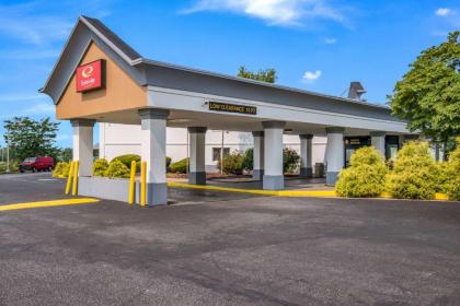 Econo Lodge Inn & Suites - image 4