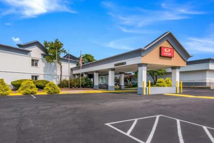 Econo Lodge Inn & Suites - image 6