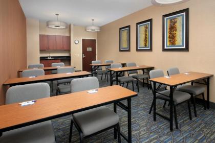 Holiday Inn Express & Suites by IHG Chambersburg an IHG Hotel - image 9