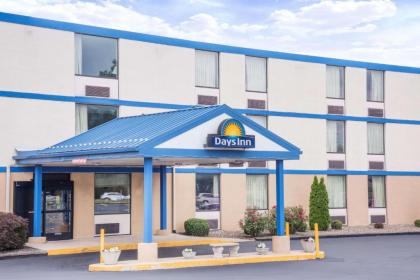 Days Inn by Wyndham Chambersburg - image 1