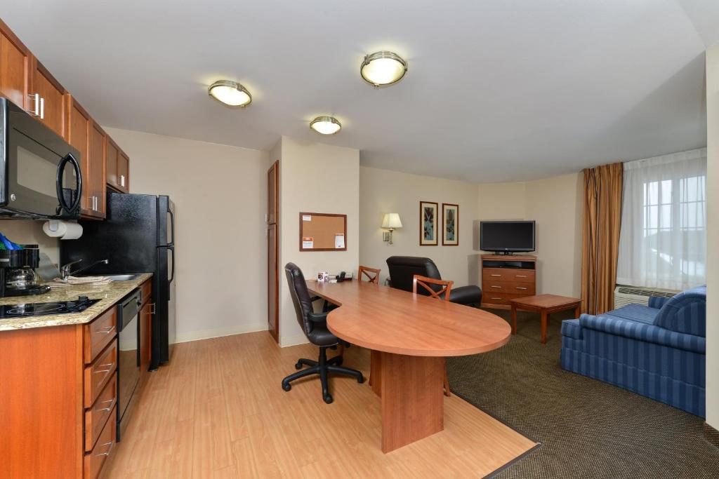 Candlewood Suites Chambersburg an IHG Hotel - image 2