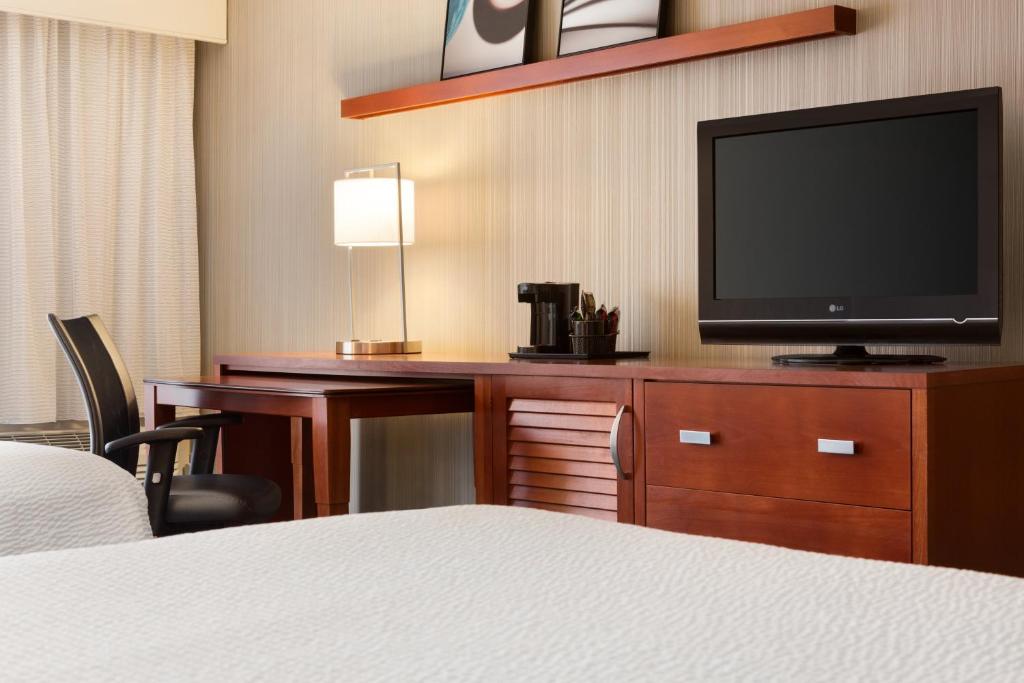 Courtyard by Marriott Champaign - image 3