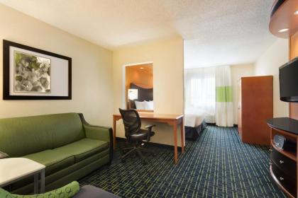 Fairfield Inn & Suites by Marriott Champaign - image 12