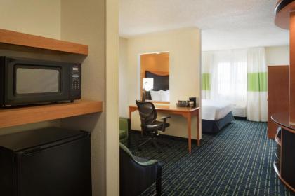 Fairfield Inn & Suites by Marriott Champaign - image 13