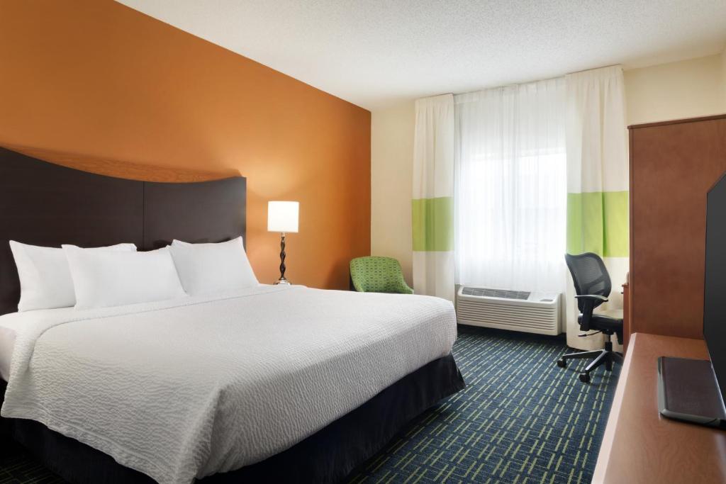 Fairfield Inn & Suites by Marriott Champaign - image 5