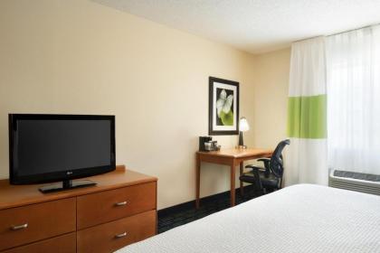 Fairfield Inn & Suites by Marriott Champaign - image 9