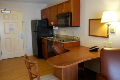 Candlewood Suites Champaign-Urbana University Area an IHG Hotel - image 12