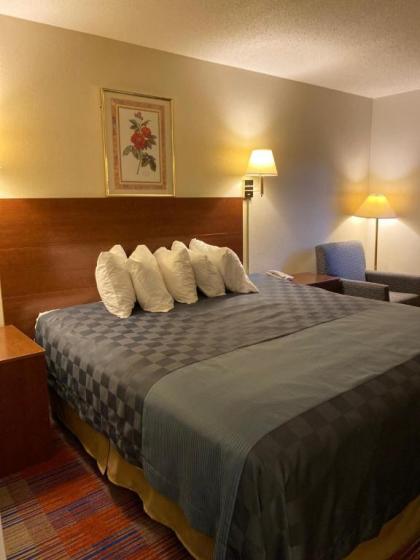 Americas Best Value Inn Champaign - image 11