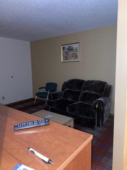 Americas Best Value Inn Champaign - image 12