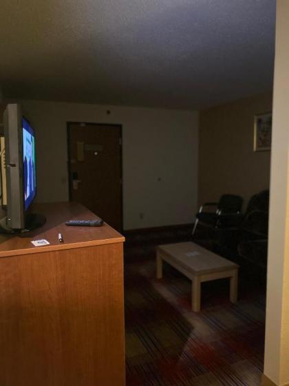 Americas Best Value Inn Champaign - image 13