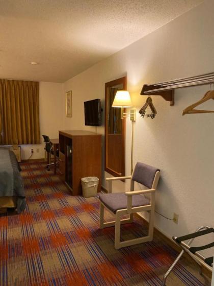 Americas Best Value Inn Champaign - image 5