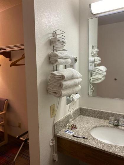 Americas Best Value Inn Champaign - image 6