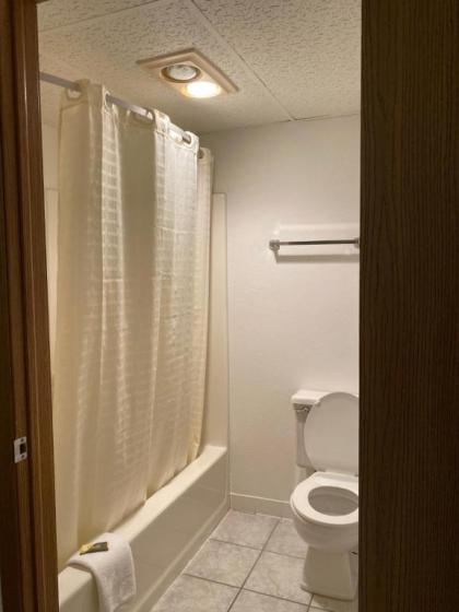 Americas Best Value Inn Champaign - image 7