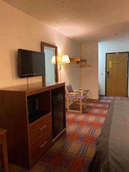 Americas Best Value Inn Champaign - image 8