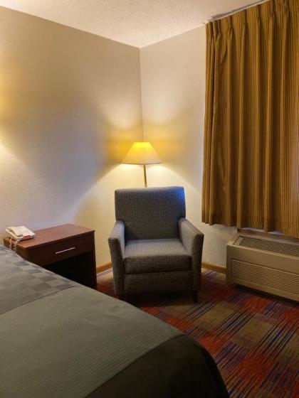 Americas Best Value Inn Champaign - image 9