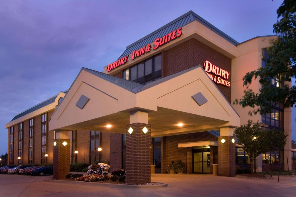 Drury Inn & Suites Champaign - image 2