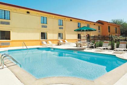 La Quinta Inn by Wyndham Champaign - image 10