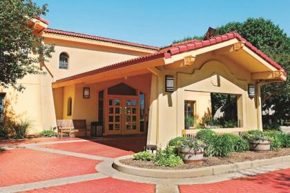 La Quinta Inn by Wyndham Champaign - image 3