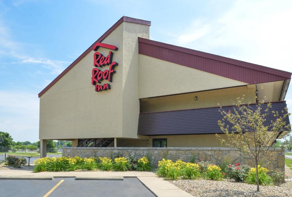 Red Roof Inn Champaign - University - main image