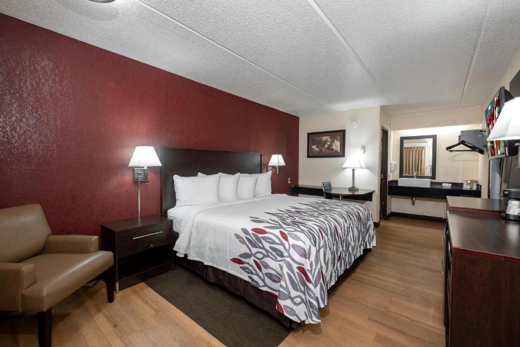 Red Roof Inn Champaign - University - image 3