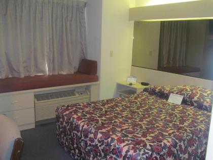 Microtel Inn By Wyndham Champaign - image 4