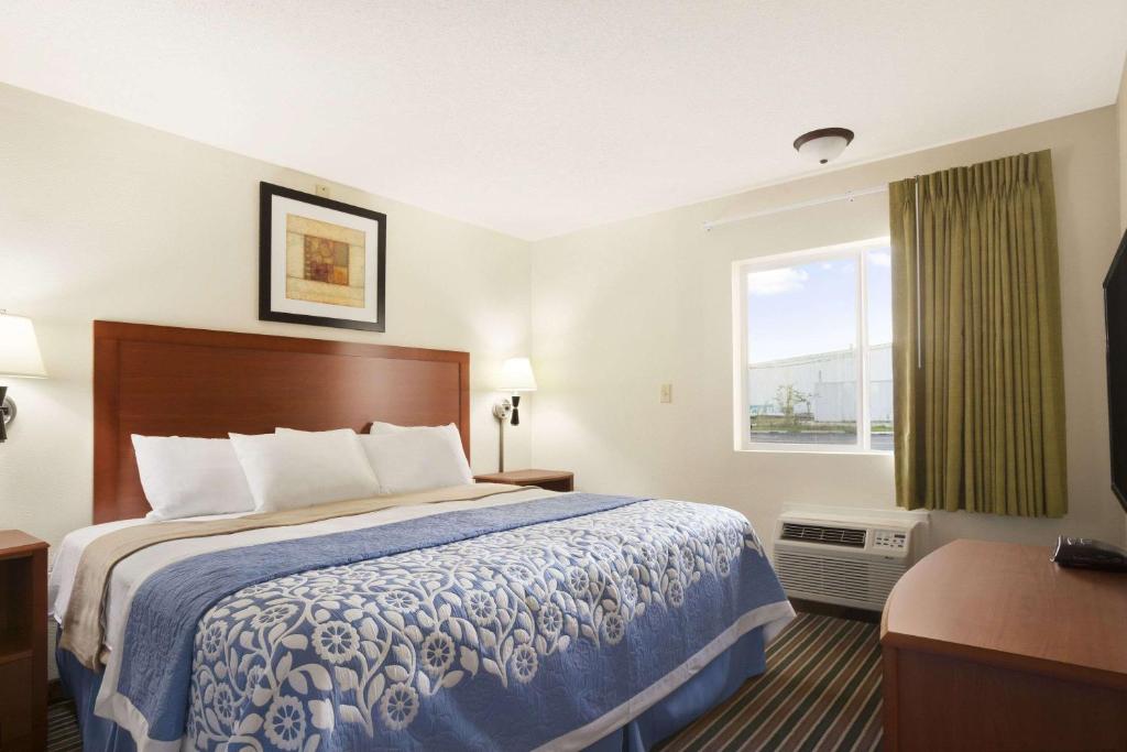 Days Inn by Wyndham Champaign/Urbana - image 2