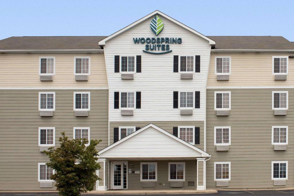 WoodSpring Suites Champaign near University - image 2