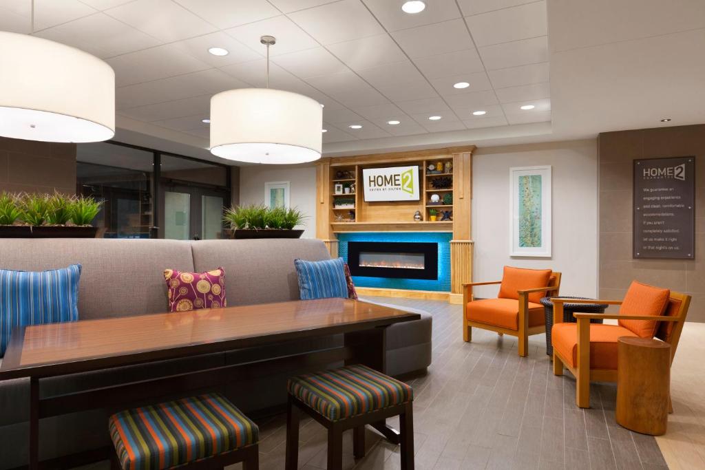 Home2 Suites by Hilton Champaign/Urbana - image 3