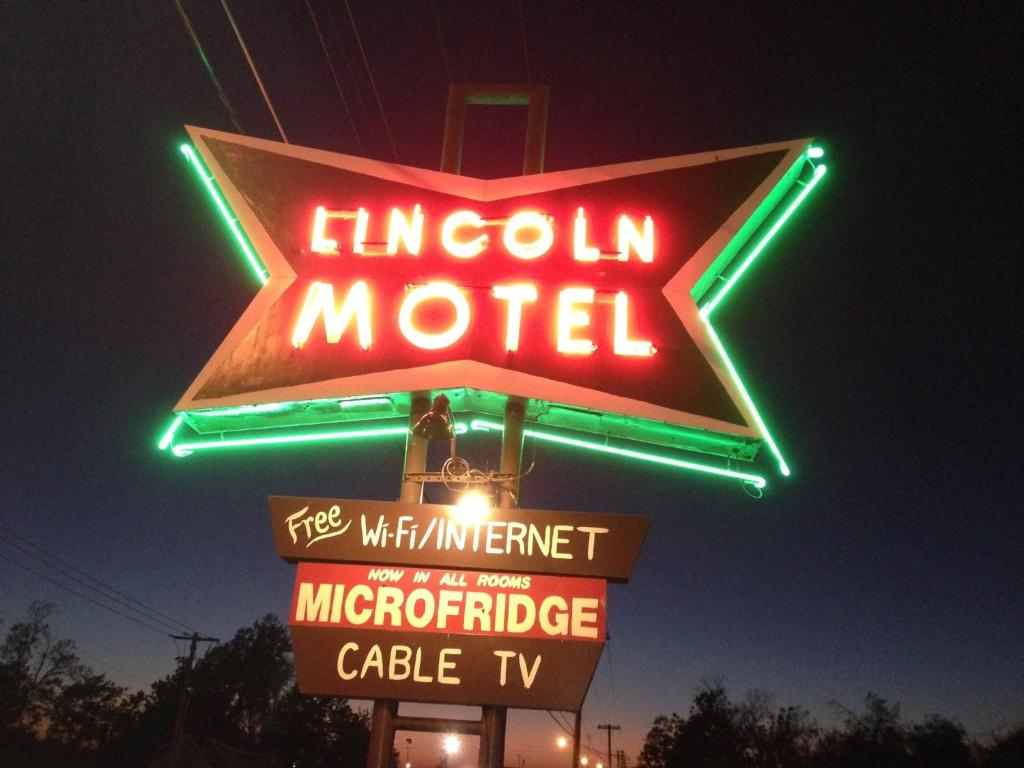 Lincoln Motel - main image