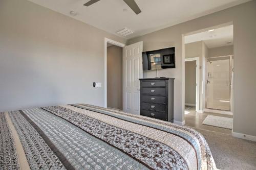 Luxurious Chandler Condo with Hot Tub and Pool Access! - image 5