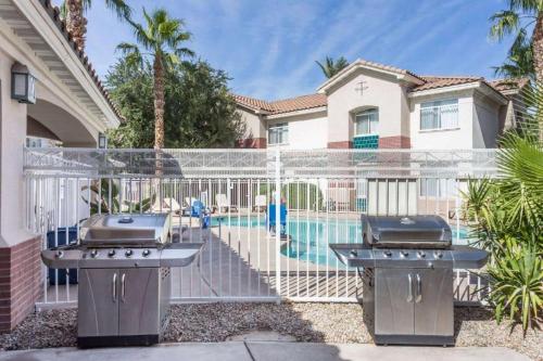 Chandler 1 bd 1 ba immaculate grounds perfect location with heated pool downstairs NO PETS ALLOWED - image 2