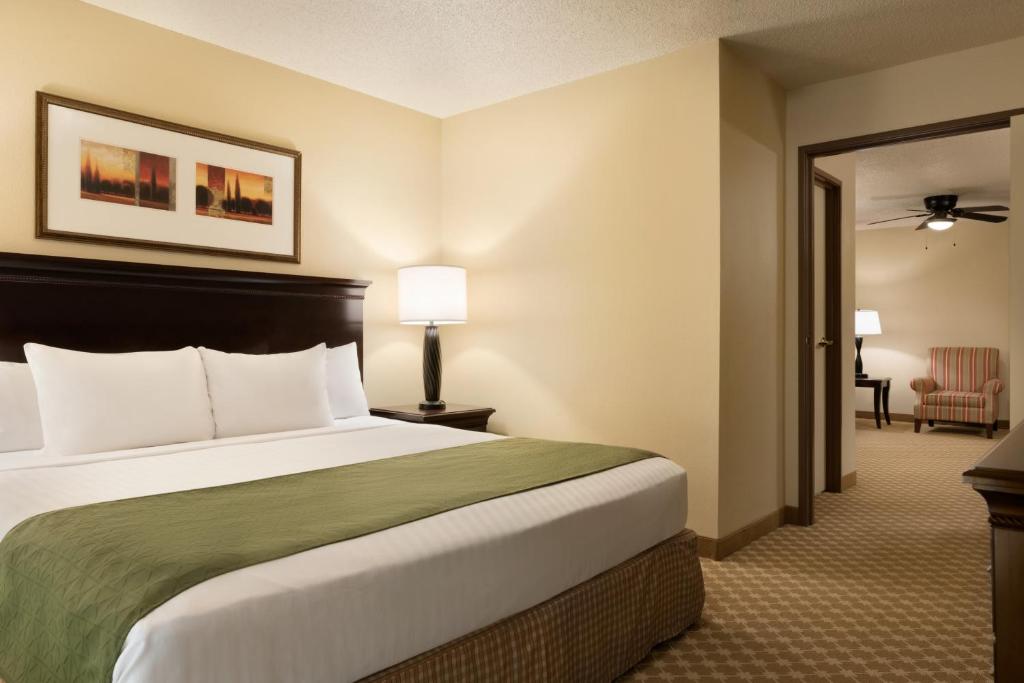 Country Inn & Suites by Radisson Chanhassen MN - image 7