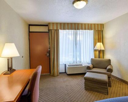 Clarion Inn - image 12