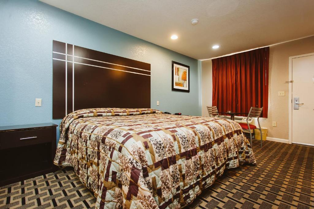 REGENCY INN - CHANNELVIEW - image 5