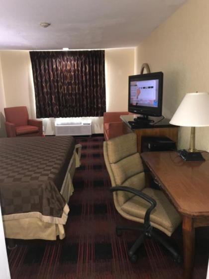 Rodeway Inn Channelview - image 13