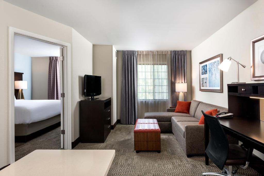 Staybridge Suites Chantilly Dulles Airport an IHG Hotel - image 3