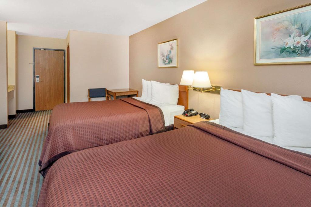 Days Inn by Wyndham Charleston - image 2