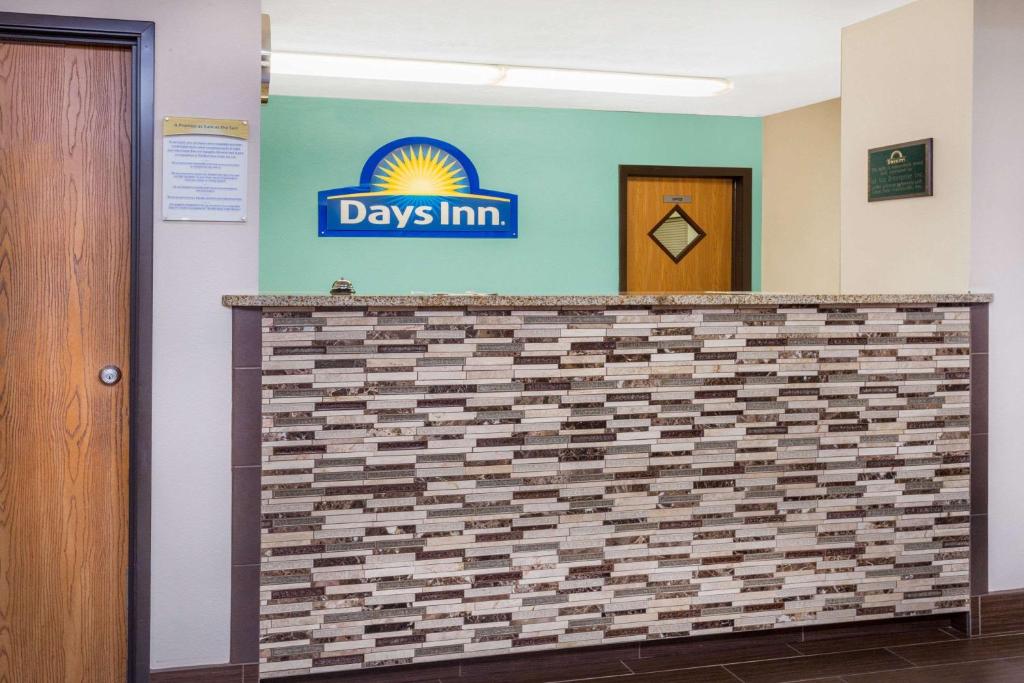 Days Inn by Wyndham Charleston - image 7