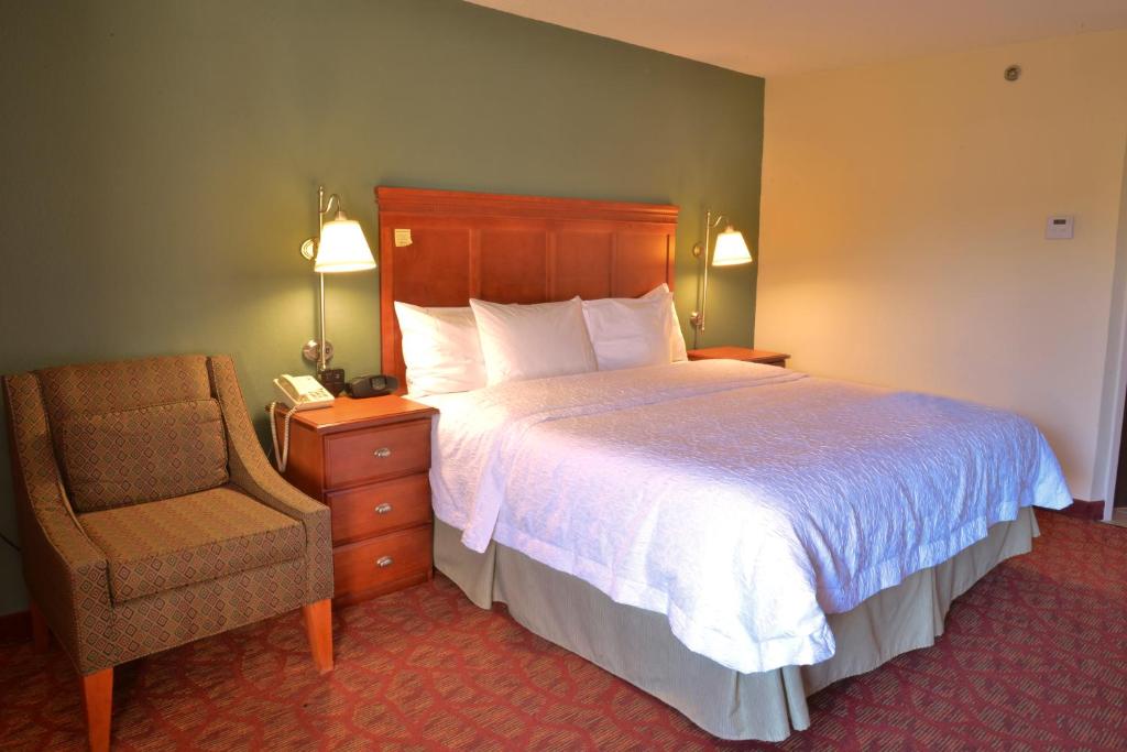 Hampton Inn Charleston Downtown - image 7