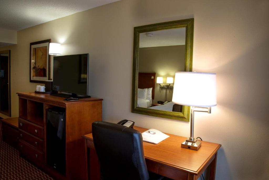 Hampton Inn Charleston Southridge - image 4