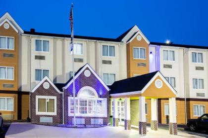 Microtel Inn & Suites by Wyndham Charleston - image 1