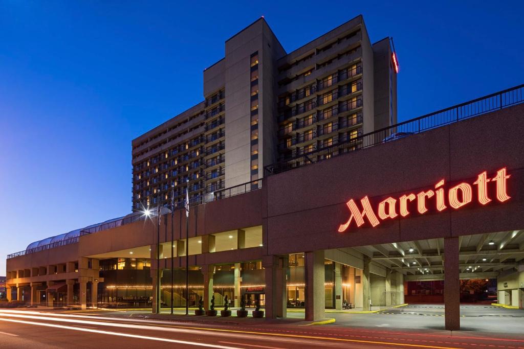 Charleston Marriott Town Center - image 2