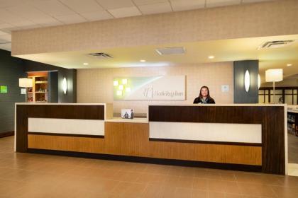 Holiday Inn and Suites Charleston West an IHG Hotel - image 9