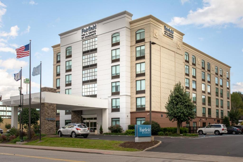 Fairfield Inn & Suites by Marriott Charleston - image 2