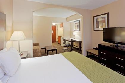 Holiday Inn Express Hotel & Suites Charleston-Southridge an IHG Hotel - image 10